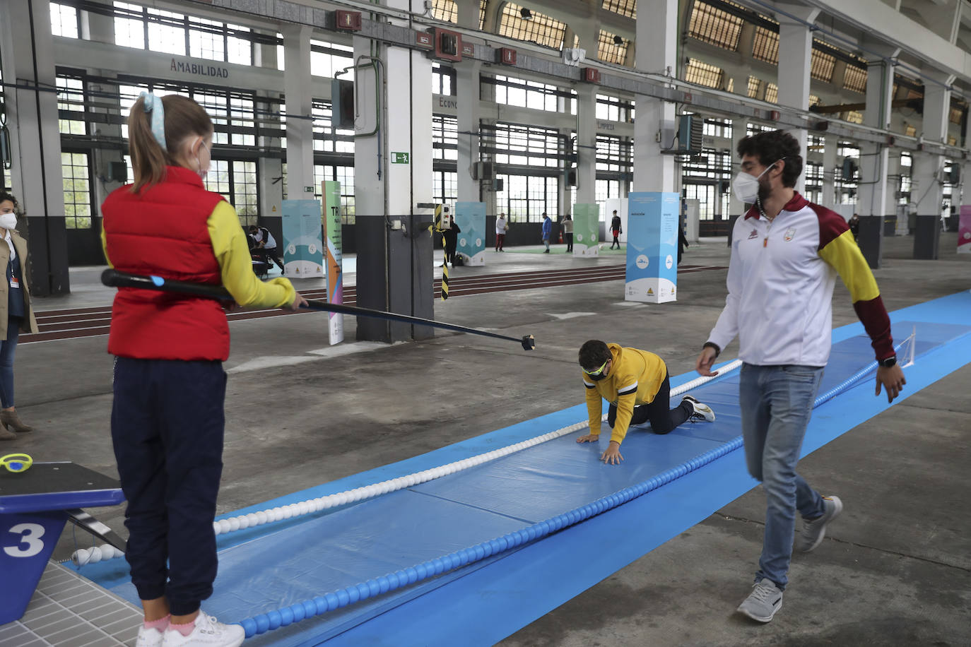 Los más pequeños han podido disfrutar ya de los minijuegos paralímpicos en la jornada de 'Homenaje a Teresa Perales' y del taller «Bolsas sobre la marcha» en el Espacio Steinem. Para los adultos también se han celebrado actividades como «Cuerpo consciente», inspirada en el libro 'Revolution from within' de la Premio Princesa de Asturias de Comunicación y Humanides 2021. 