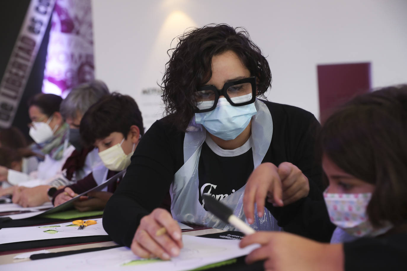 Los más pequeños han podido disfrutar ya de los minijuegos paralímpicos en la jornada de 'Homenaje a Teresa Perales' y del taller «Bolsas sobre la marcha» en el Espacio Steinem. Para los adultos también se han celebrado actividades como «Cuerpo consciente», inspirada en el libro 'Revolution from within' de la Premio Princesa de Asturias de Comunicación y Humanides 2021. 