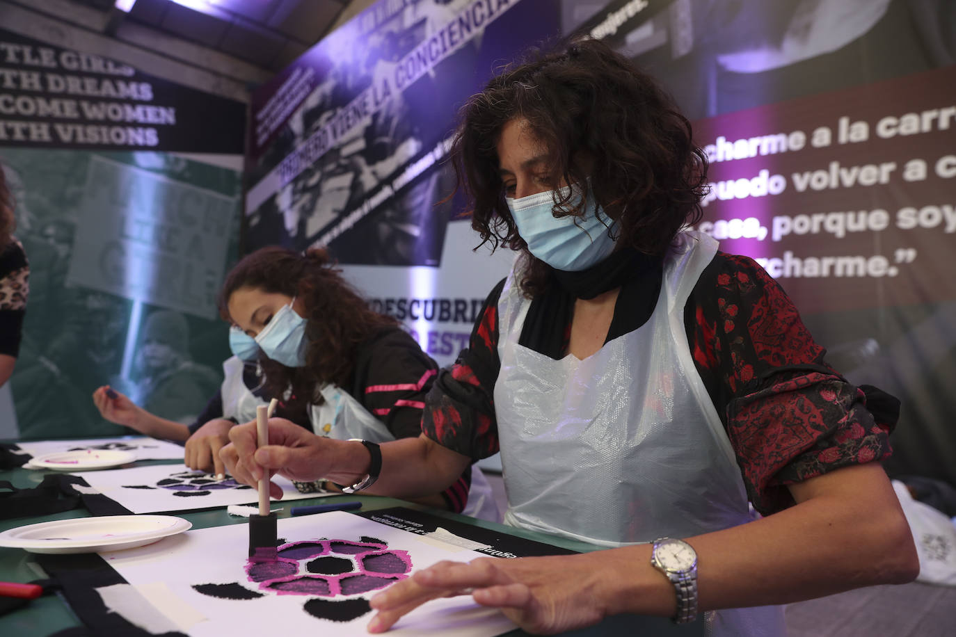 Los más pequeños han podido disfrutar ya de los minijuegos paralímpicos en la jornada de 'Homenaje a Teresa Perales' y del taller «Bolsas sobre la marcha» en el Espacio Steinem. Para los adultos también se han celebrado actividades como «Cuerpo consciente», inspirada en el libro 'Revolution from within' de la Premio Princesa de Asturias de Comunicación y Humanides 2021. 