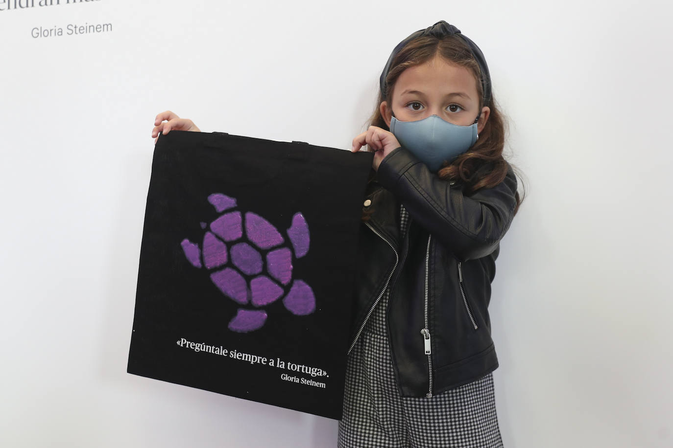 Los más pequeños han podido disfrutar ya de los minijuegos paralímpicos en la jornada de 'Homenaje a Teresa Perales' y del taller «Bolsas sobre la marcha» en el Espacio Steinem. Para los adultos también se han celebrado actividades como «Cuerpo consciente», inspirada en el libro 'Revolution from within' de la Premio Princesa de Asturias de Comunicación y Humanides 2021. 
