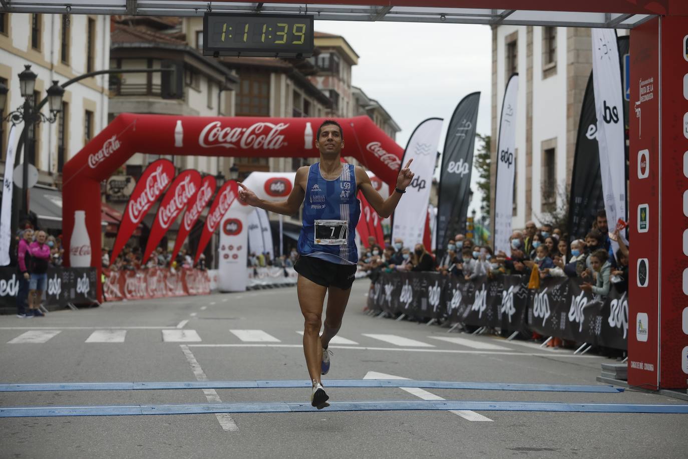 El emblemático trazado que une Cangas de Onís y Covadonga se llenó de 'runners' en su regreso al calendario tras la crisis sanitaria. 