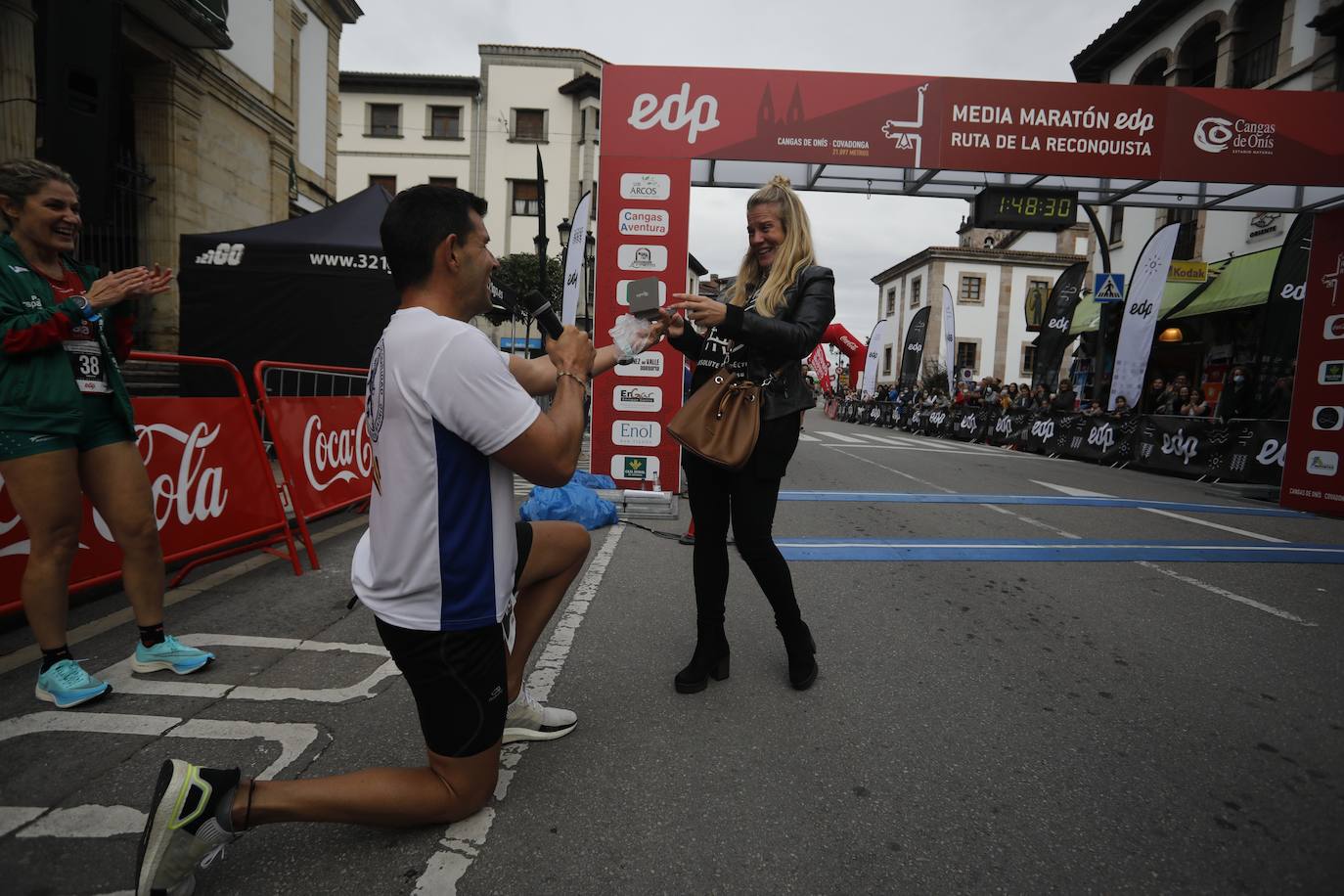 El emblemático trazado que une Cangas de Onís y Covadonga se llenó de 'runners' en su regreso al calendario tras la crisis sanitaria. 