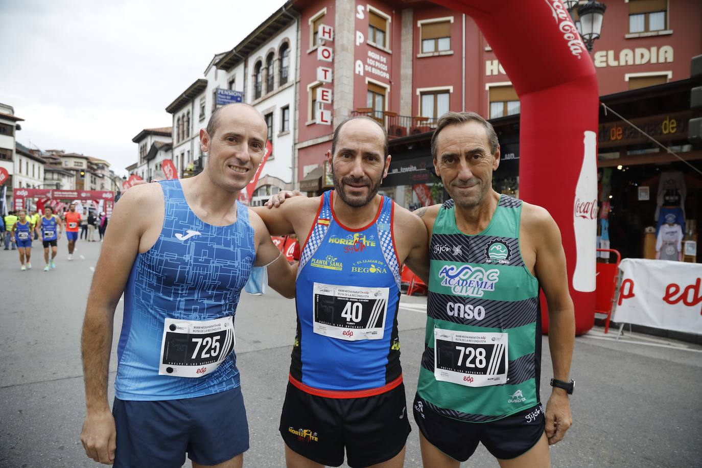 El emblemático trazado que une Cangas de Onís y Covadonga se llenó de 'runners' en su regreso al calendario tras la crisis sanitaria. 