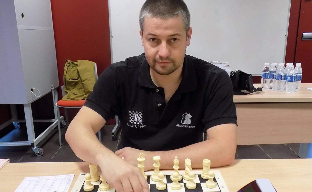 Arturo González Pruneda, primer tablero del Club Antonio Rico.
