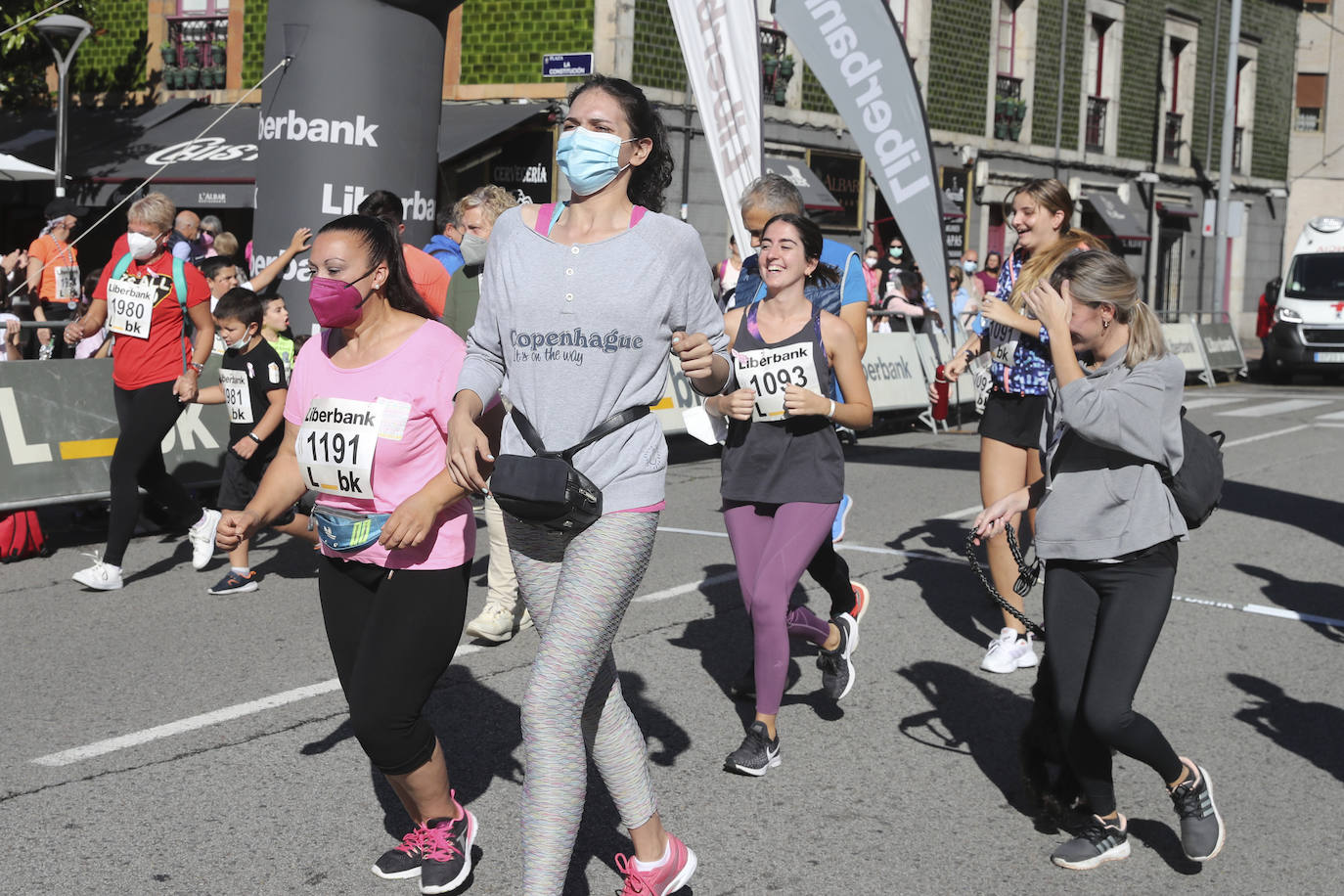 La villa acogió la décima marcha solidaria y carrera mixta contra el cáncer. Cientos de vecinos de todas las edades se convirtieron en ganadores aportando cinco euros destinados a la investigación para luchar contra esta enfermedad. 