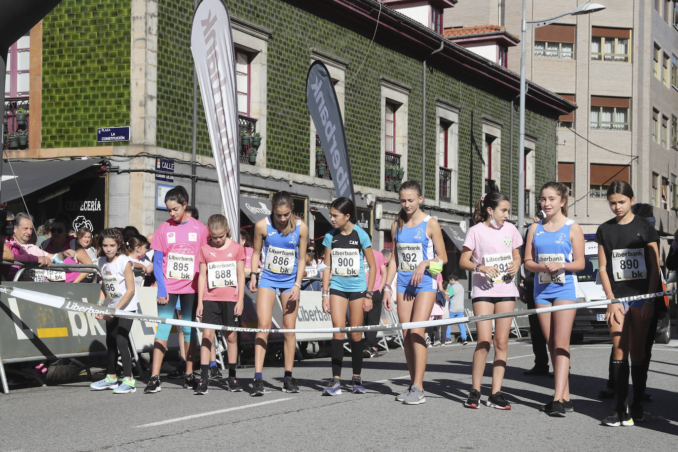 La villa acogió la décima marcha solidaria y carrera mixta contra el cáncer. Cientos de vecinos de todas las edades se convirtieron en ganadores aportando cinco euros destinados a la investigación para luchar contra esta enfermedad. 