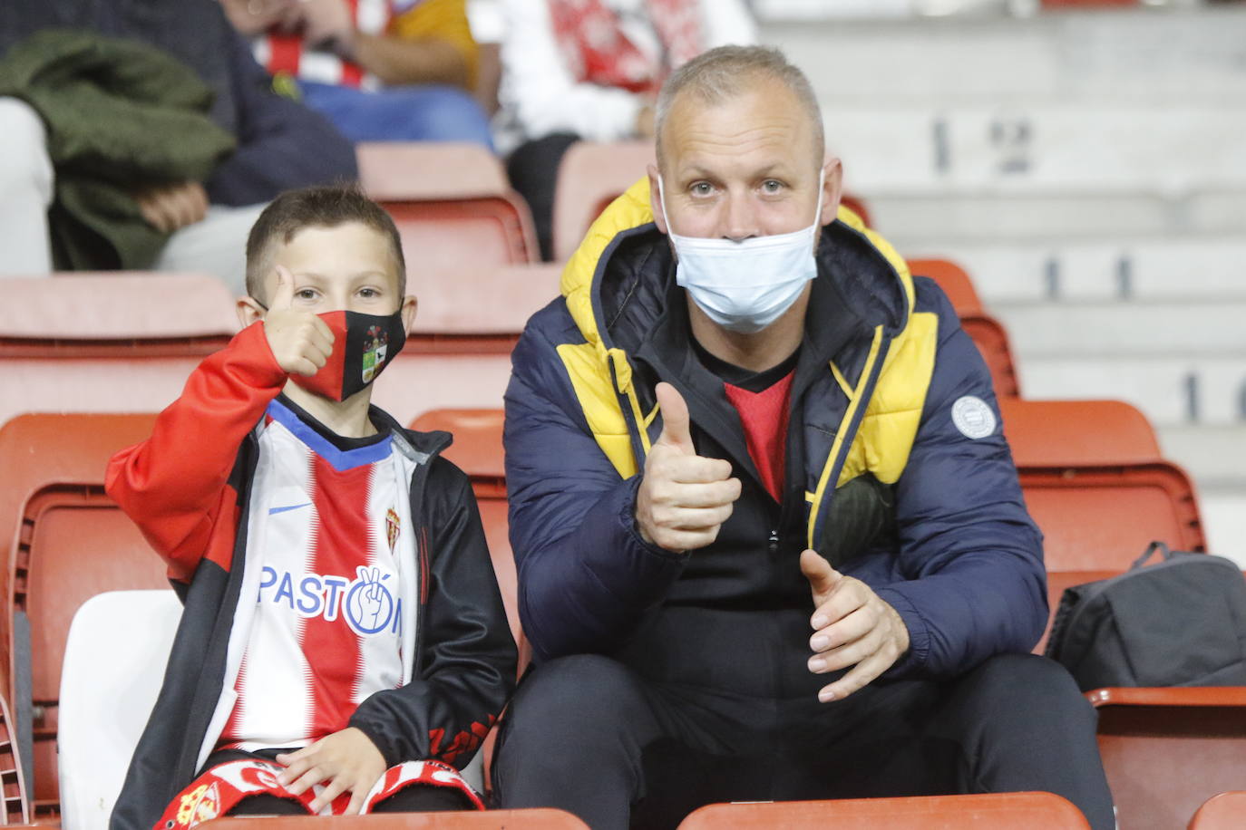 Fotos: ¿Estuviste en el Sporting - Alcorcón? ¡Búscate!