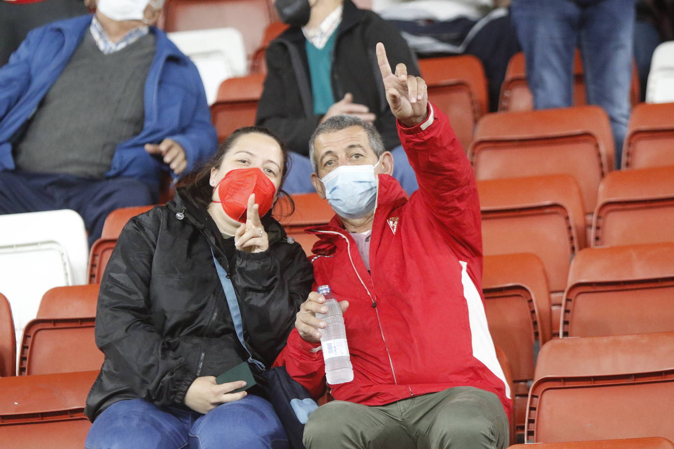 Fotos: ¿Estuviste en el Sporting - Alcorcón? ¡Búscate!