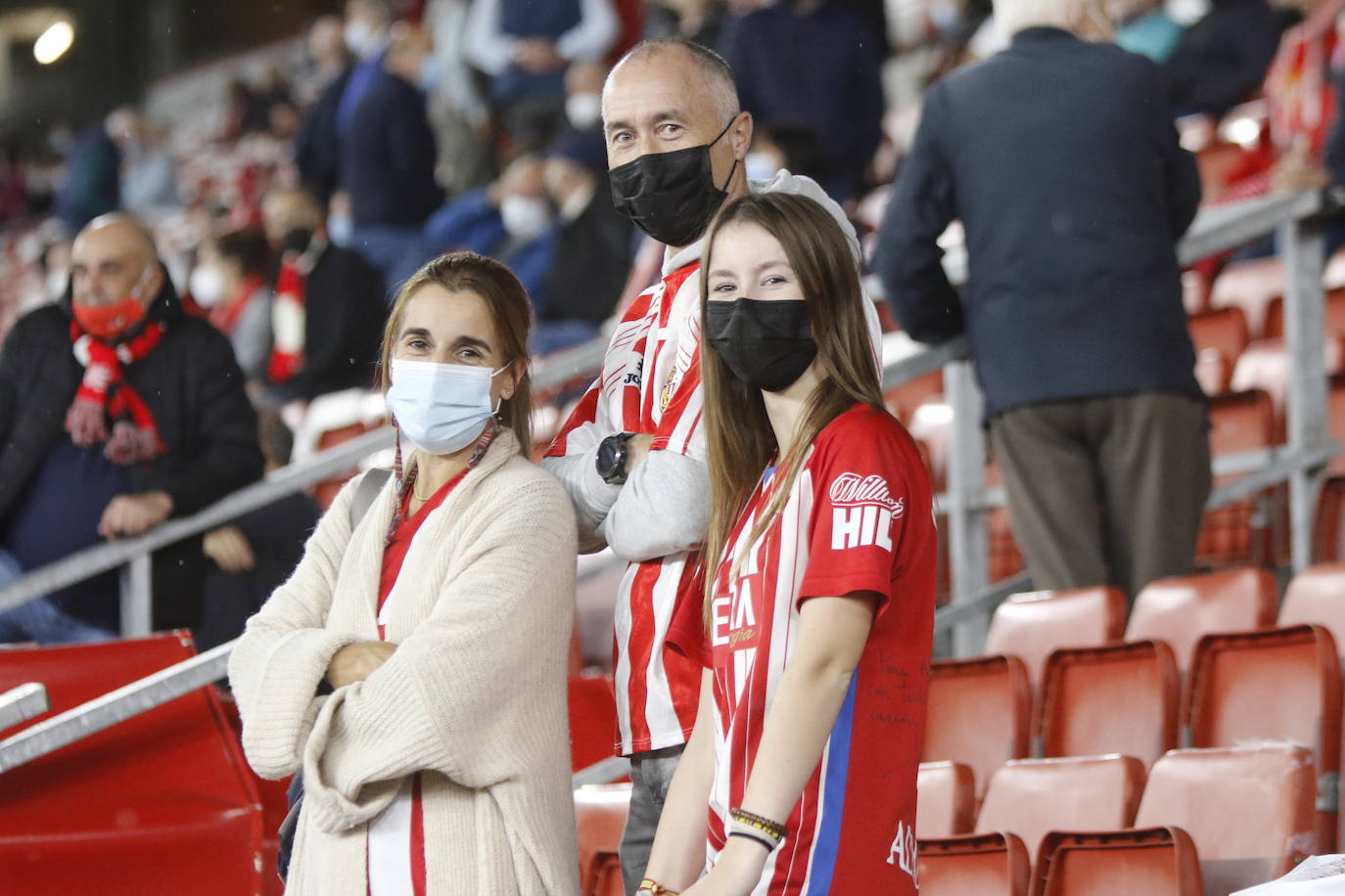 Fotos: ¿Estuviste en el Sporting - Alcorcón? ¡Búscate!