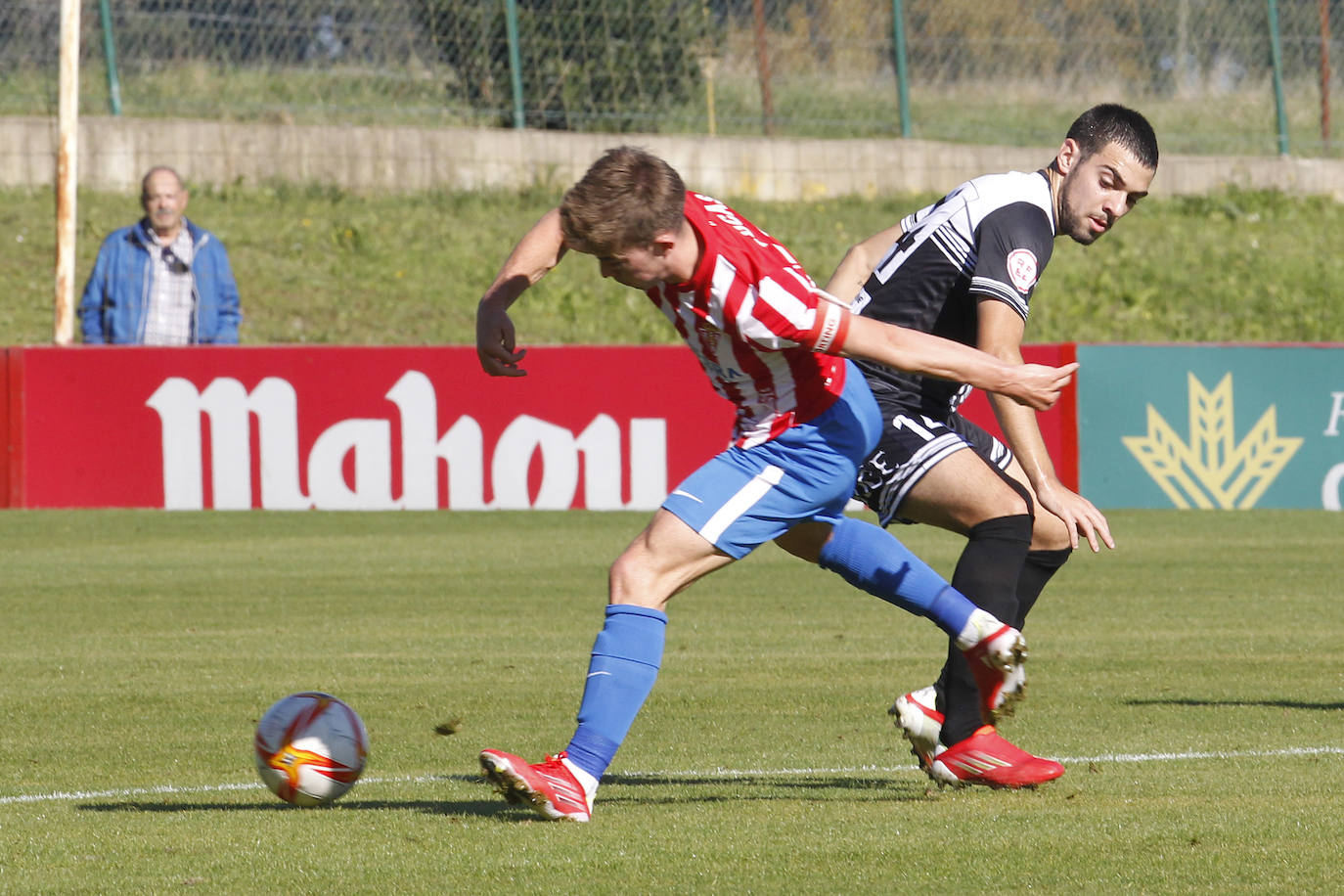 Fotos: Sporting B 5 - 0 Tuilla, en imágenes