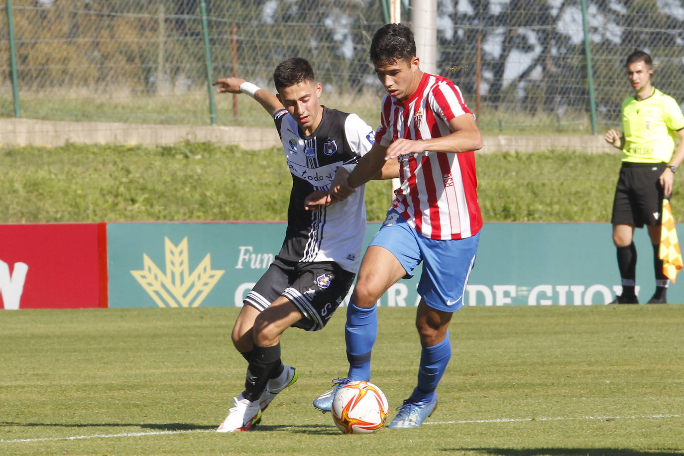Fotos: Sporting B 5 - 0 Tuilla, en imágenes