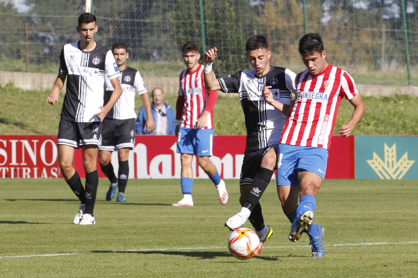 Fotos: Sporting B 5 - 0 Tuilla, en imágenes