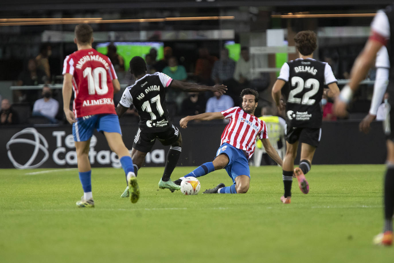 Estas son las mejores imágenes del partido disputado entre el Cartagena y el Sporting (1-0).
