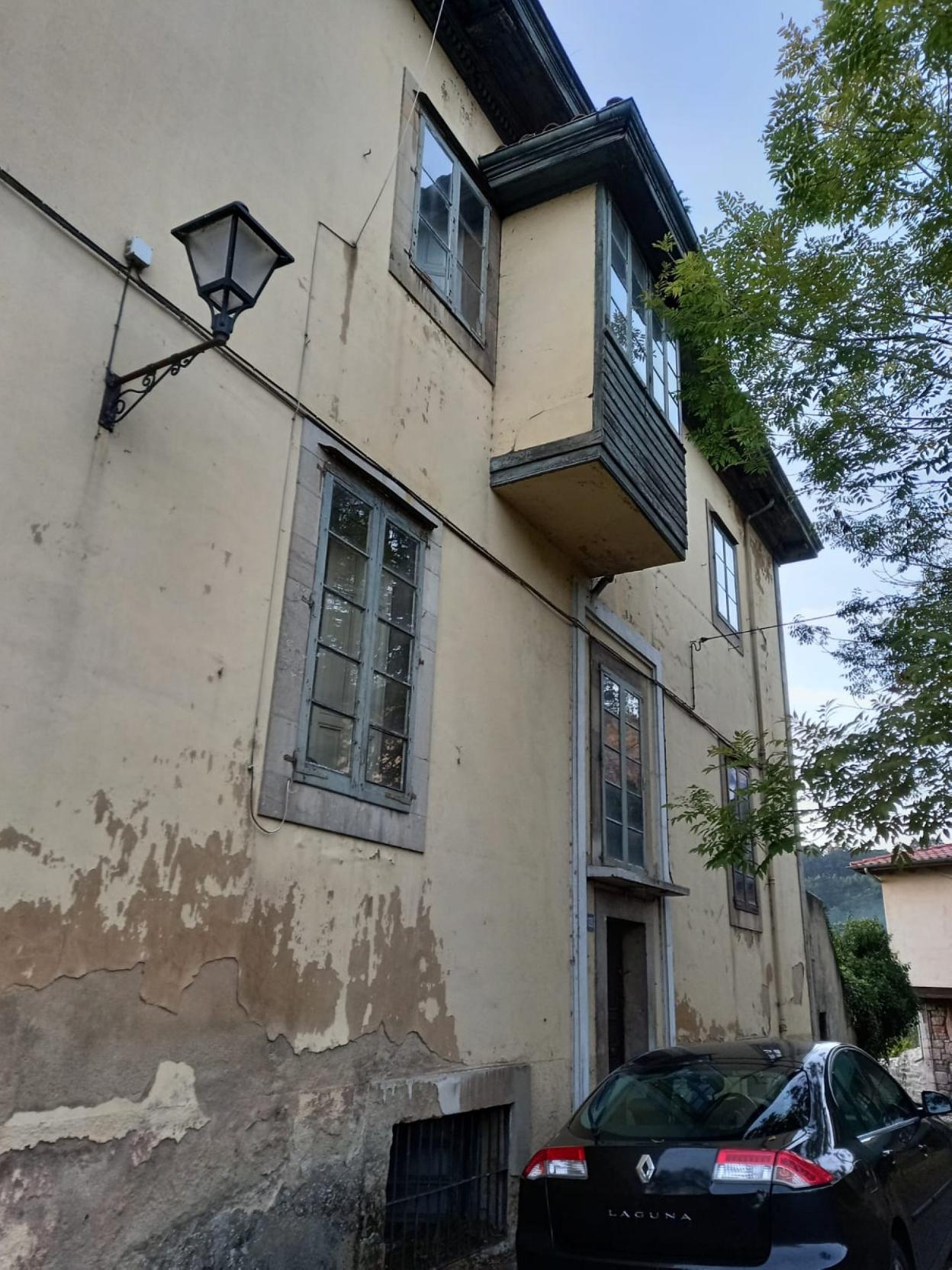 La fachada del antiguo hospitalillo presenta un gran deterioro. 