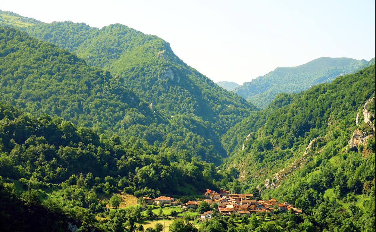 Las mejores rutas de los grupos de montaña asturianos para el fin de semana