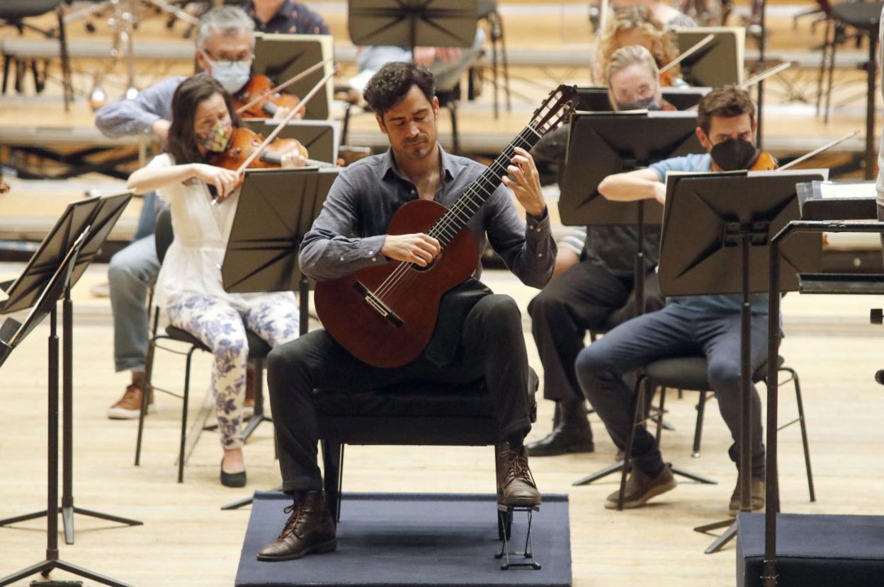 El guitarrista Pablo Sáinz-Villegas durante el recital. 