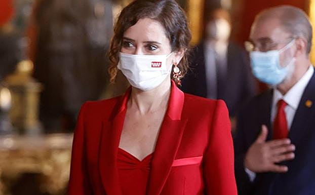 Isabel Díaz Ayuso presenta ilusionada a su novio en sociedad