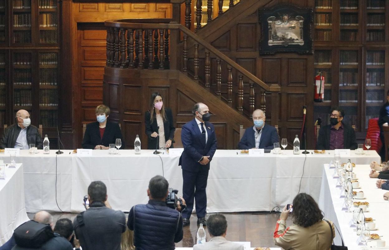 Desayuno con los investigadores en el Edificio Histórico de la Universidad de Oviedo