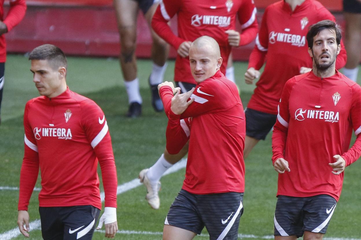 Kravets, ayer, durante el entrenamiento en El Molinón. 