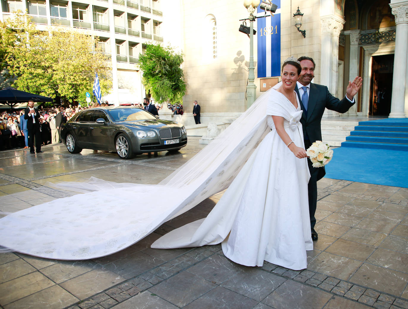 En enlace de Felipe de Grecia y Nina Flohr reúne a representantes de las casas europeas, incluida la Reina Sofía, que tras asistir a los Premios voló a su país