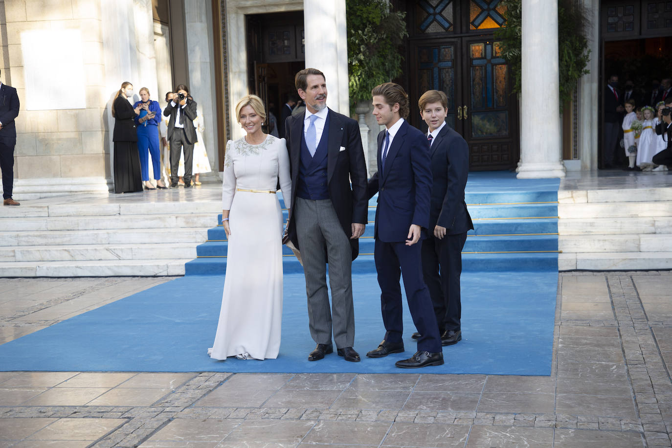 En enlace de Felipe de Grecia y Nina Flohr reúne a representantes de las casas europeas, incluida la Reina Sofía, que tras asistir a los Premios voló a su país