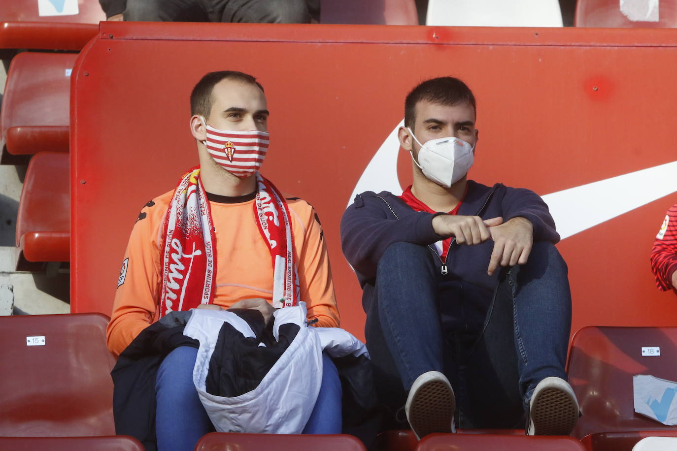 Fotos: ¿Estuviste en el Sporting - Valladolid? ¡Búscate!