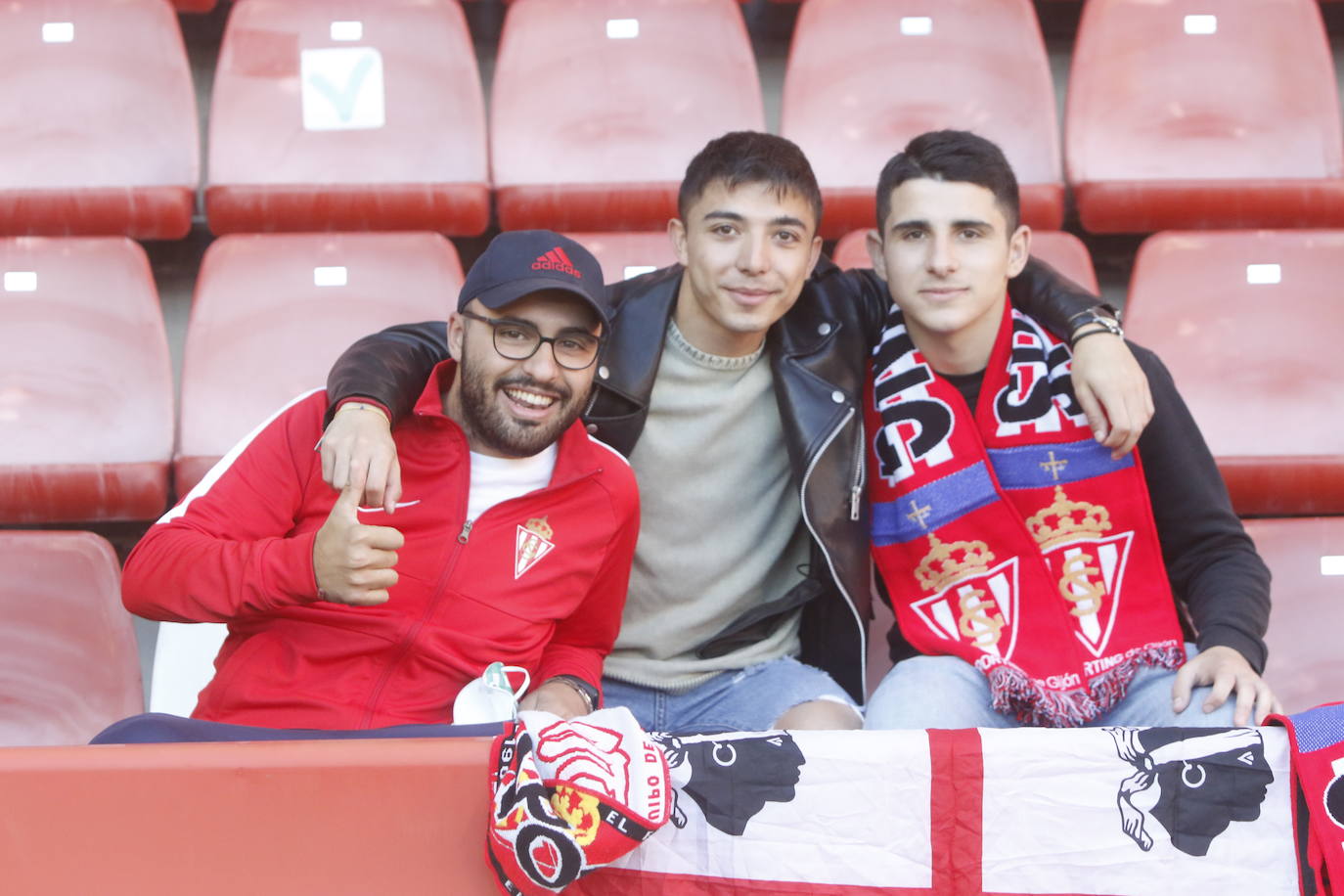 Fotos: ¿Estuviste en el Sporting - Valladolid? ¡Búscate!