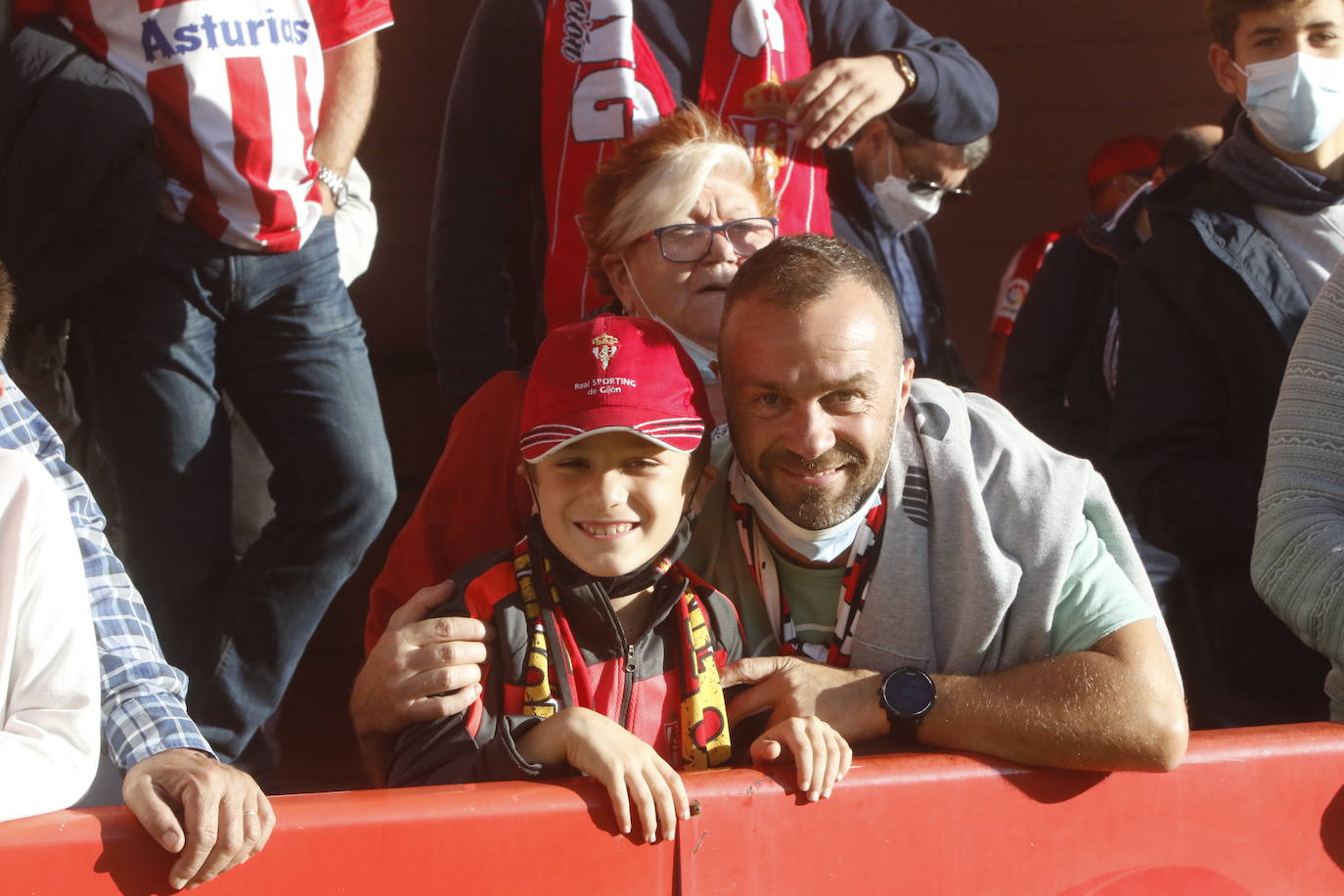 Fotos: ¿Estuviste en el Sporting - Valladolid? ¡Búscate!