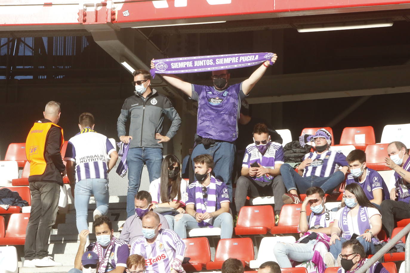 Fotos: ¿Estuviste en el Sporting - Valladolid? ¡Búscate!