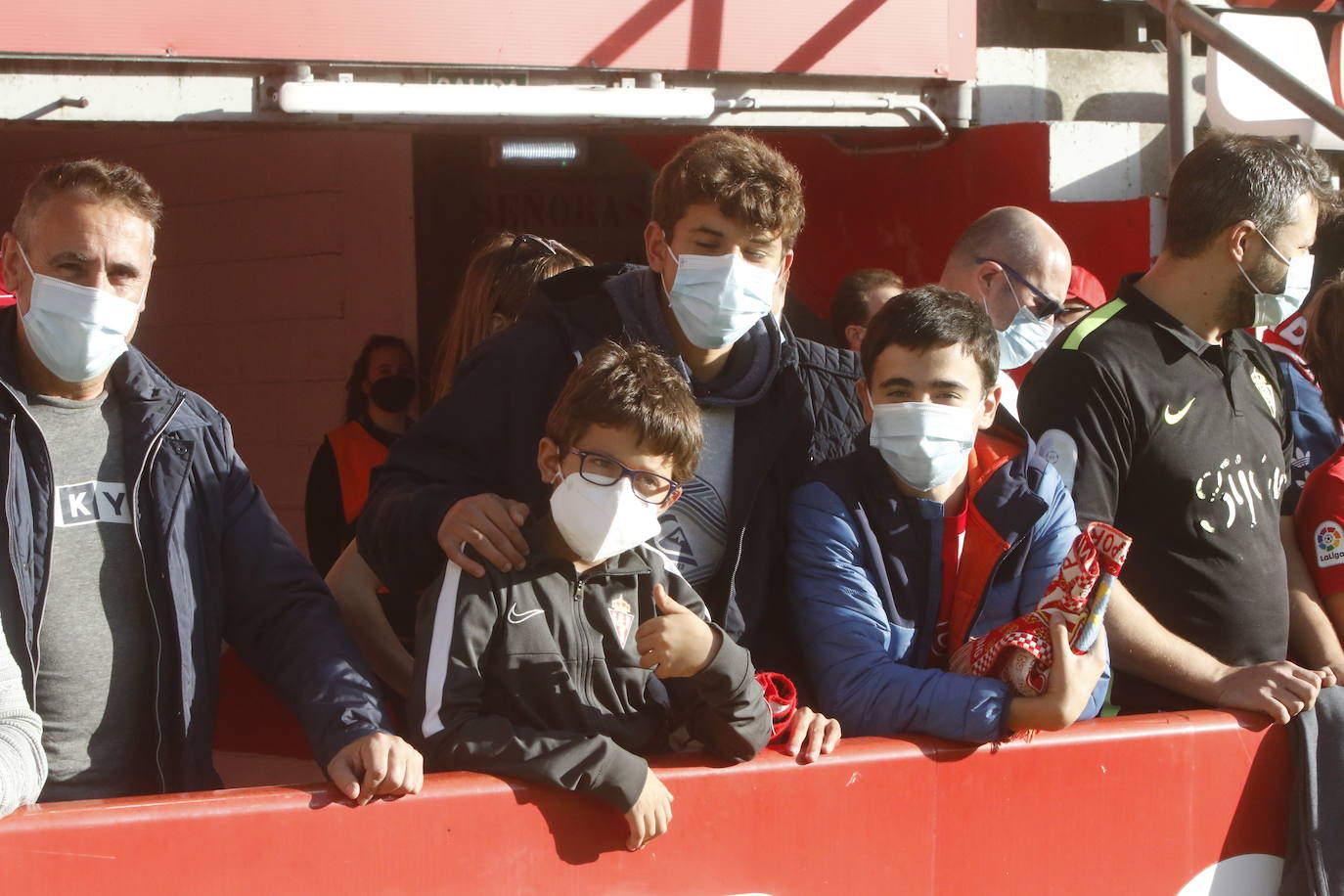 Fotos: ¿Estuviste en el Sporting - Valladolid? ¡Búscate!