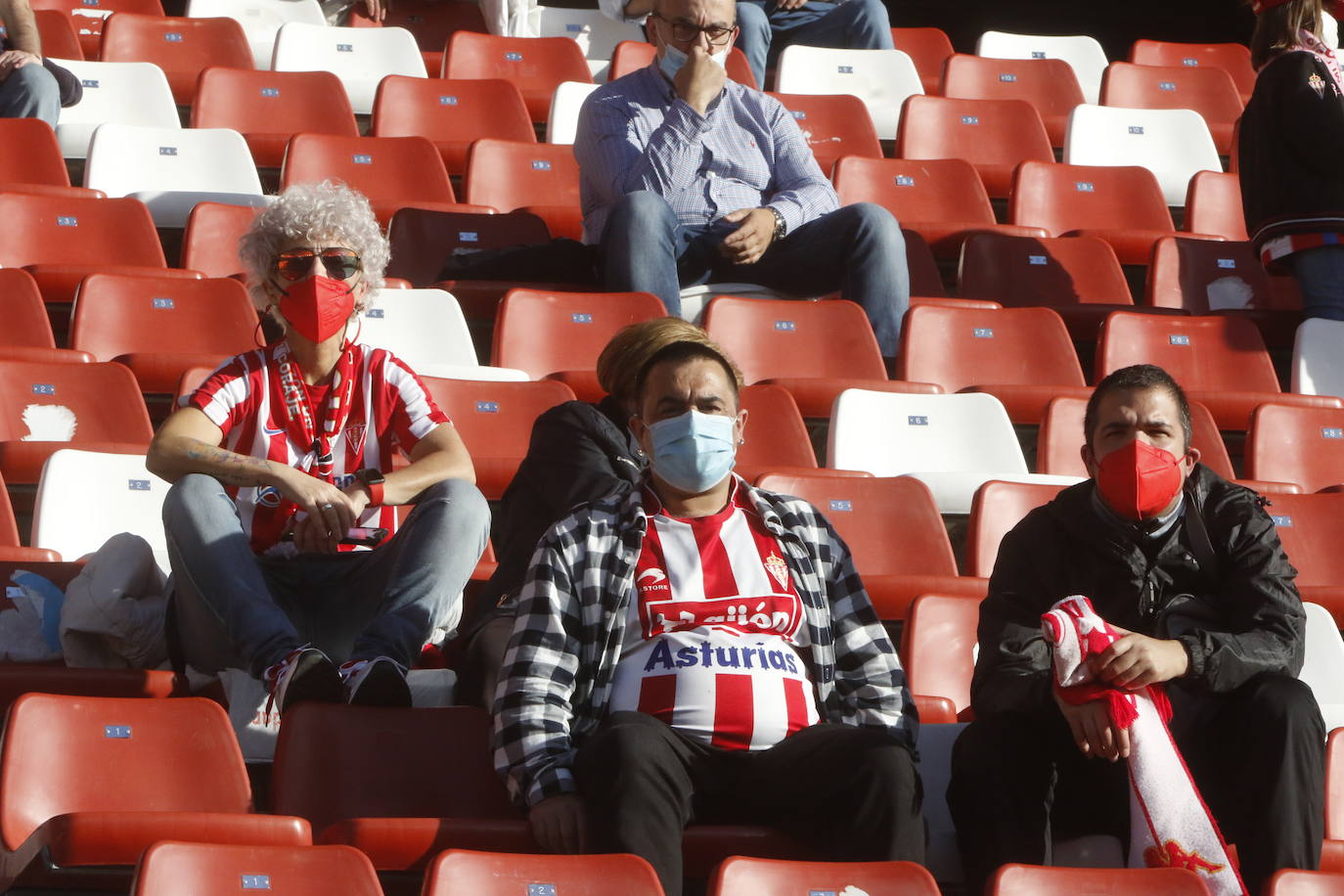 Fotos: ¿Estuviste en el Sporting - Valladolid? ¡Búscate!