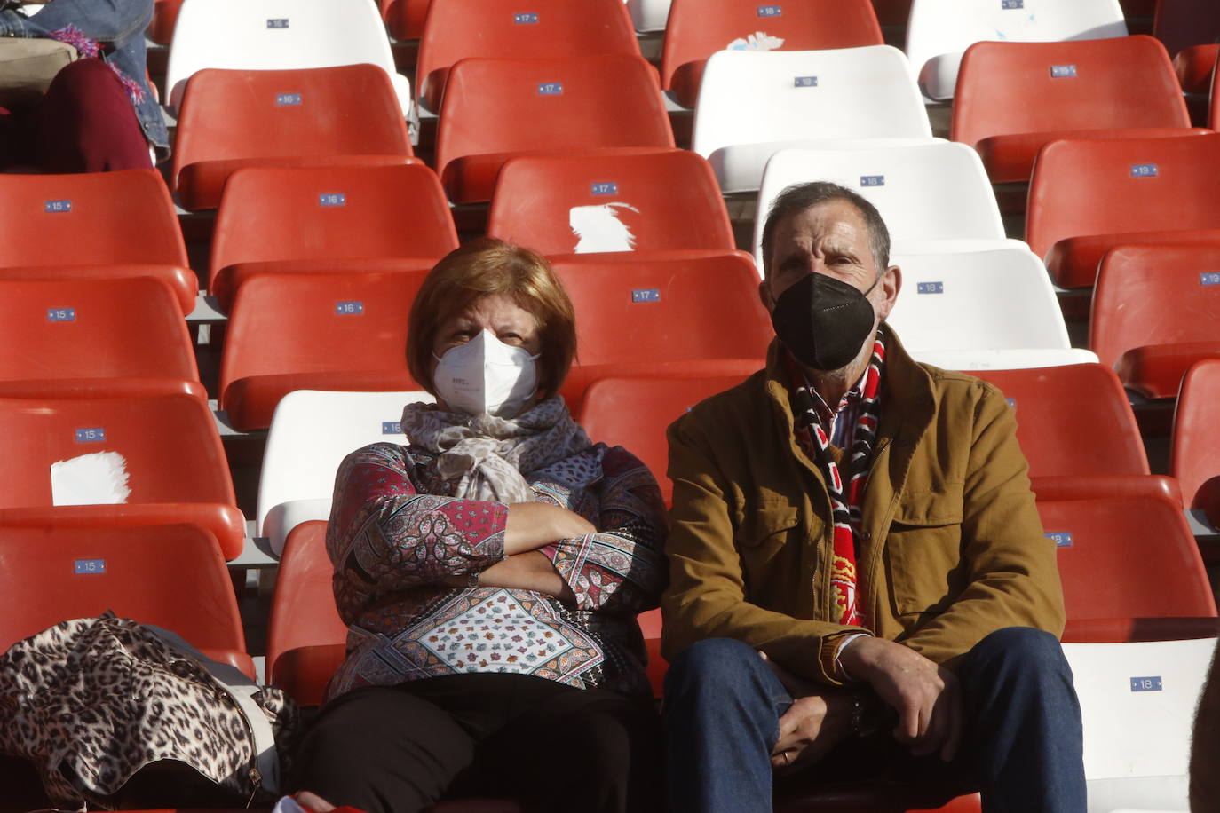 Fotos: ¿Estuviste en el Sporting - Valladolid? ¡Búscate!