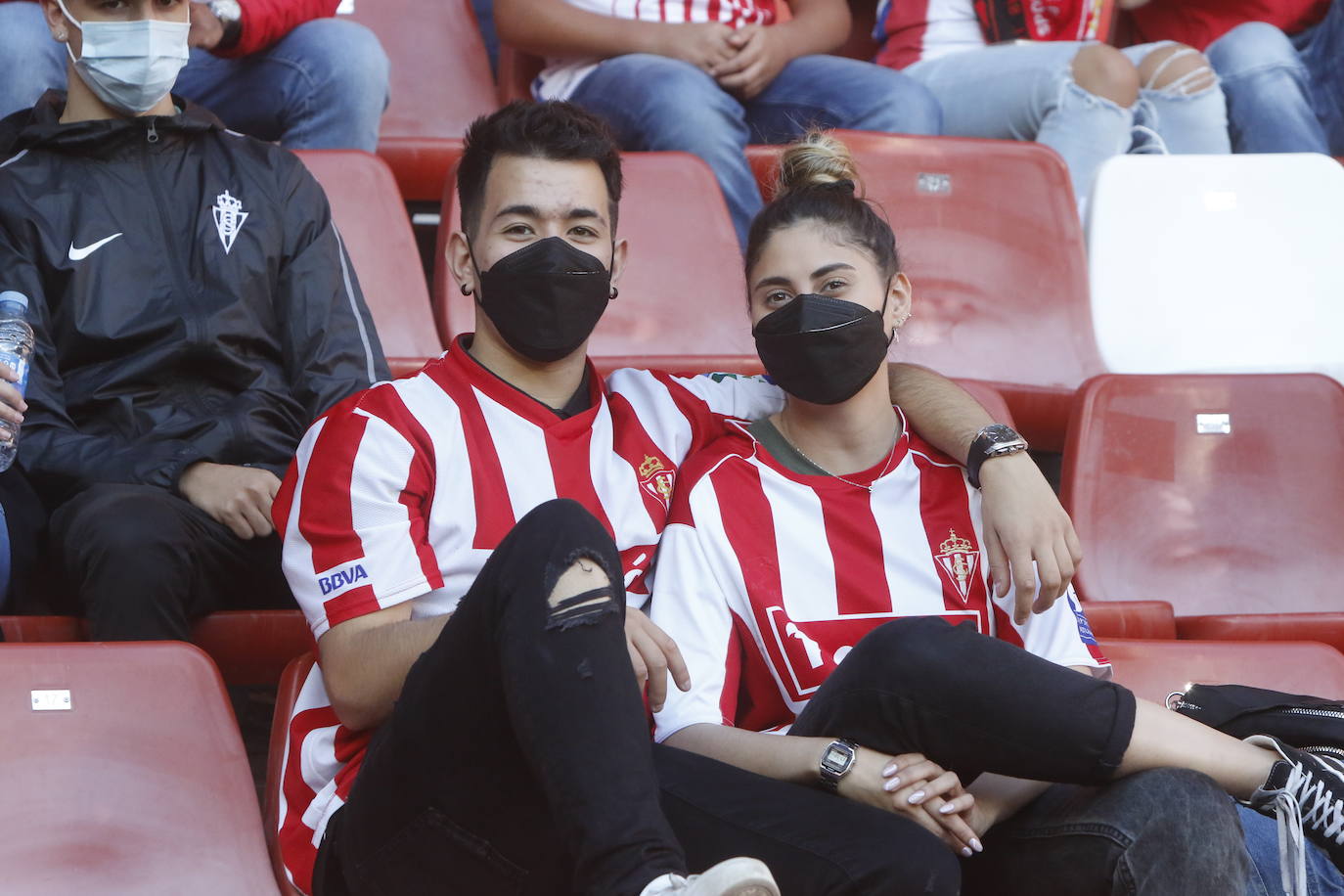 Fotos: ¿Estuviste en el Sporting - Valladolid? ¡Búscate!