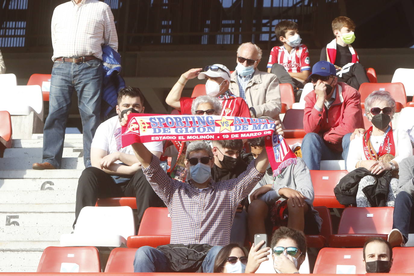 Fotos: ¿Estuviste en el Sporting - Valladolid? ¡Búscate!