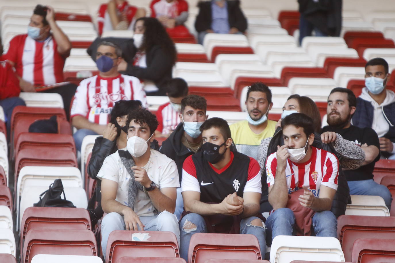 Fotos: ¿Estuviste en el Sporting - Valladolid? ¡Búscate!