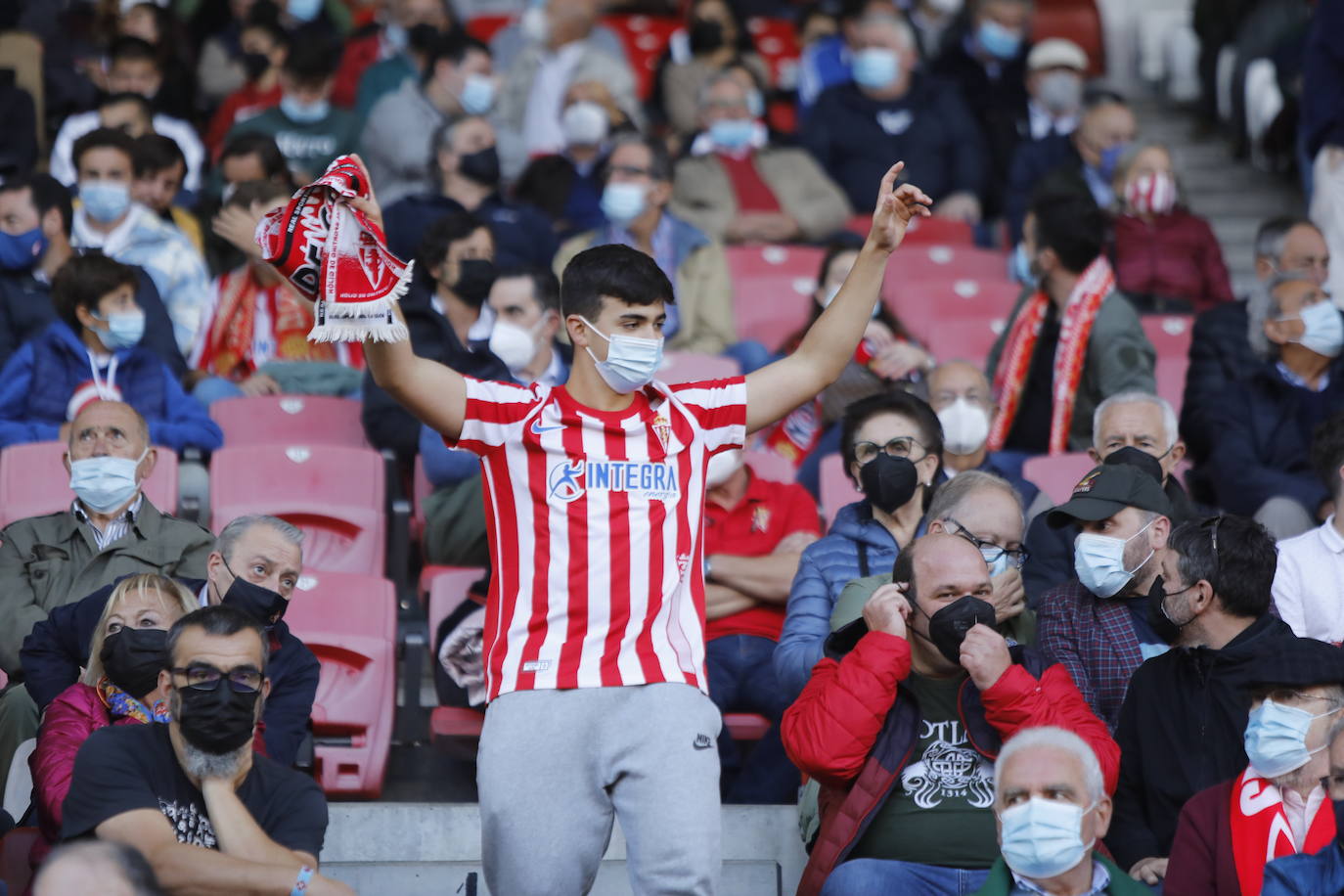 Fotos: ¿Estuviste en el Sporting - Valladolid? ¡Búscate!