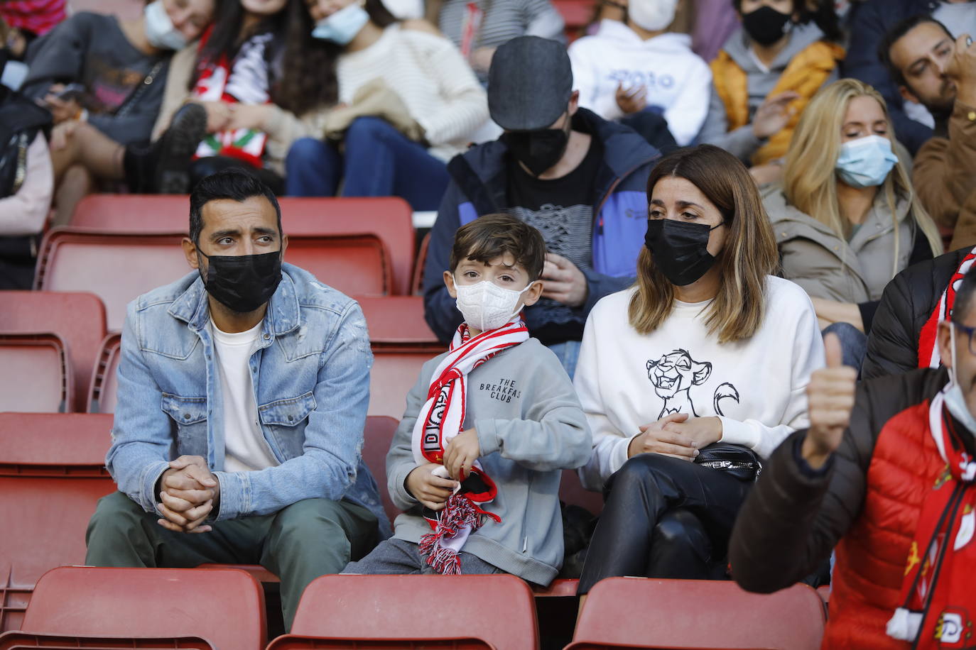 Fotos: ¿Estuviste en el Sporting - Valladolid? ¡Búscate!