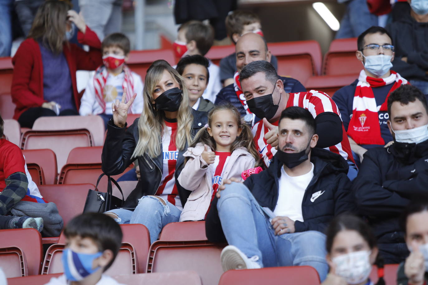 Fotos: ¿Estuviste en el Sporting - Valladolid? ¡Búscate!