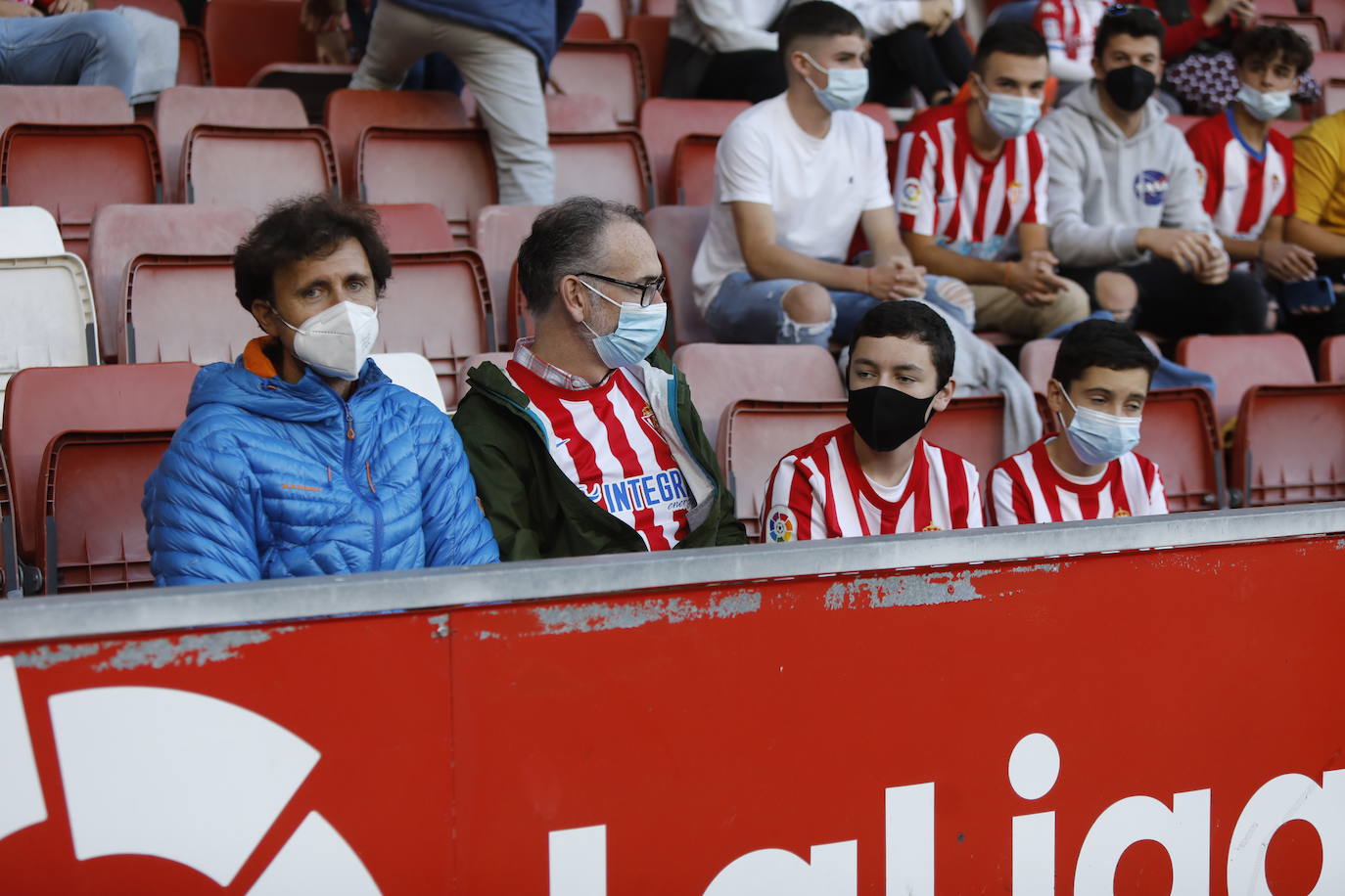 Fotos: ¿Estuviste en el Sporting - Valladolid? ¡Búscate!