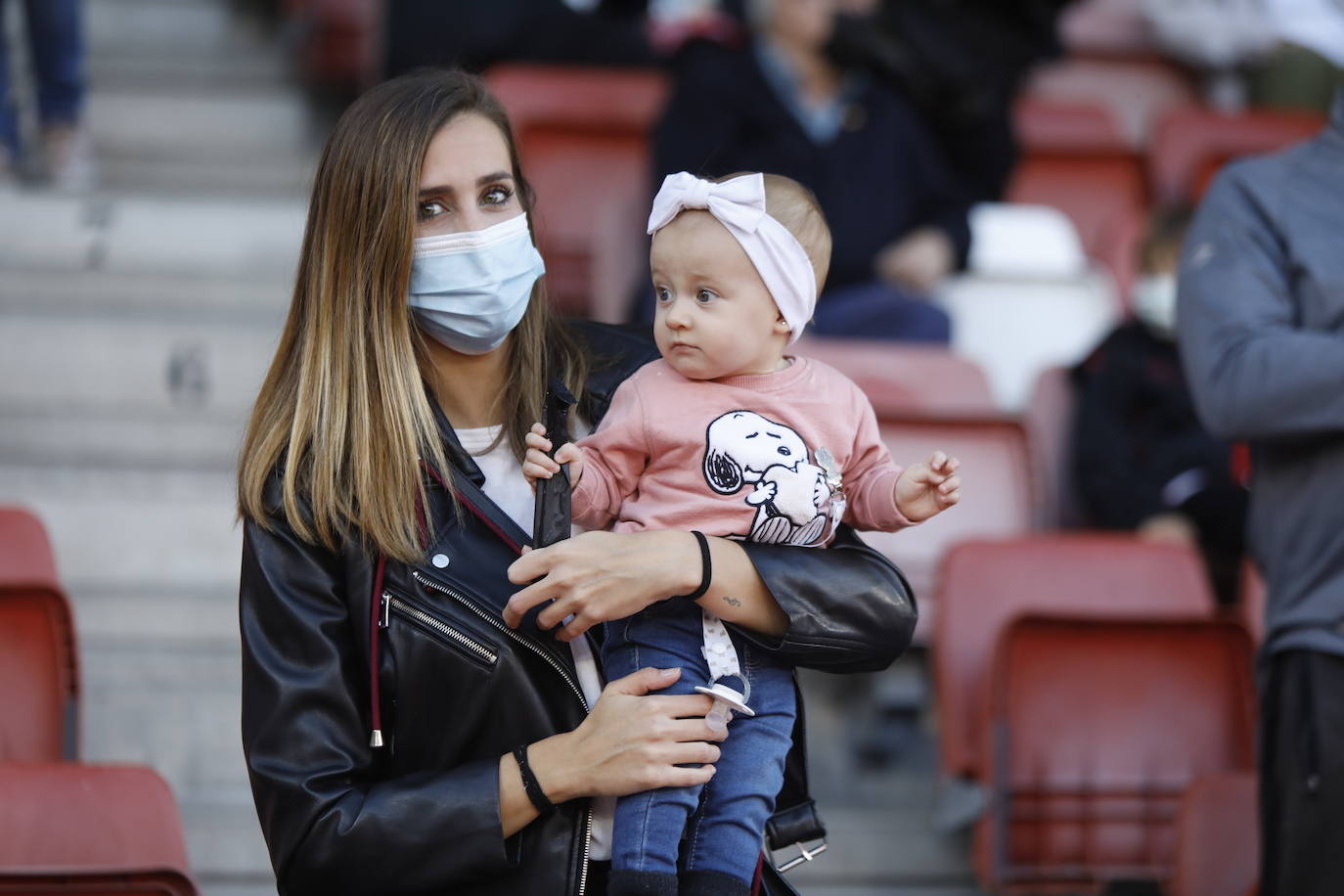 Fotos: ¿Estuviste en el Sporting - Valladolid? ¡Búscate!