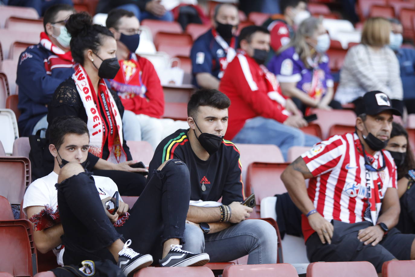 Fotos: ¿Estuviste en el Sporting - Valladolid? ¡Búscate!