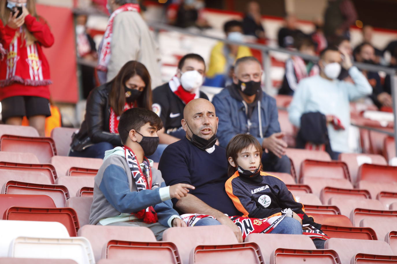 Fotos: ¿Estuviste en el Sporting - Valladolid? ¡Búscate!