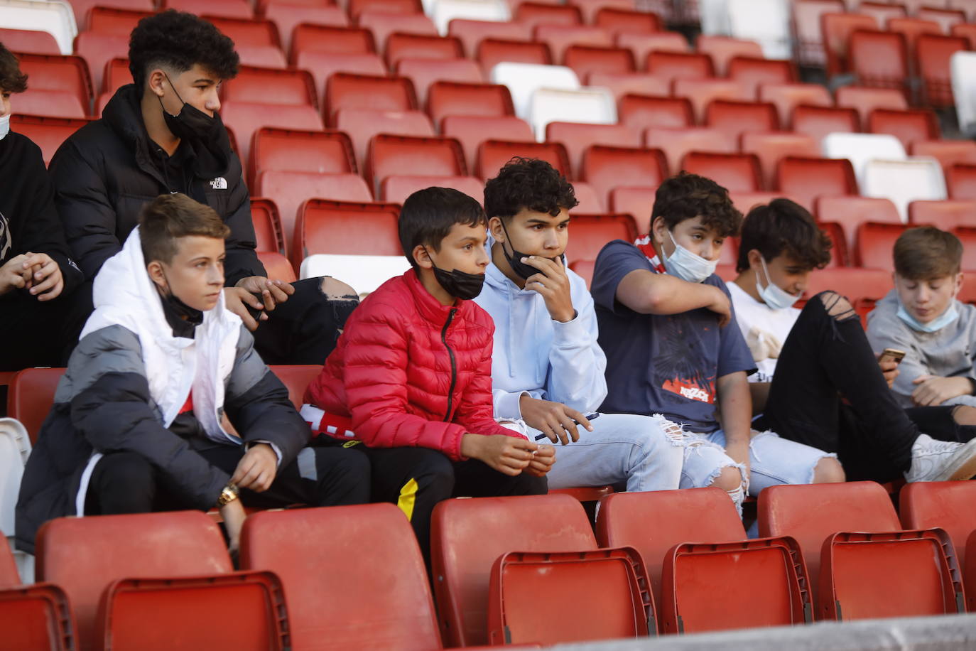 Fotos: ¿Estuviste en el Sporting - Valladolid? ¡Búscate!