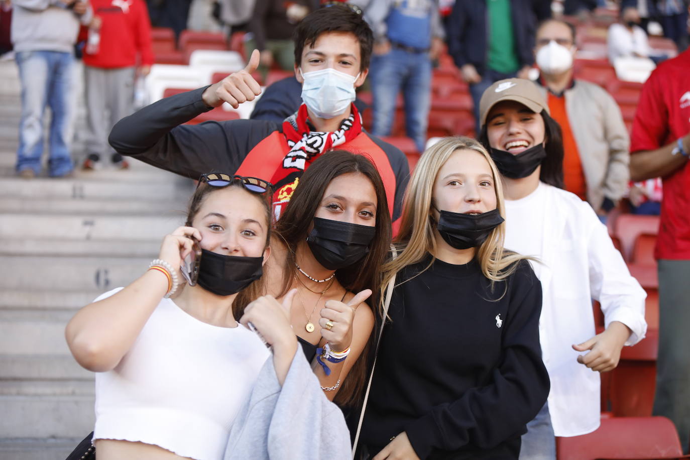 Fotos: ¿Estuviste en el Sporting - Valladolid? ¡Búscate!