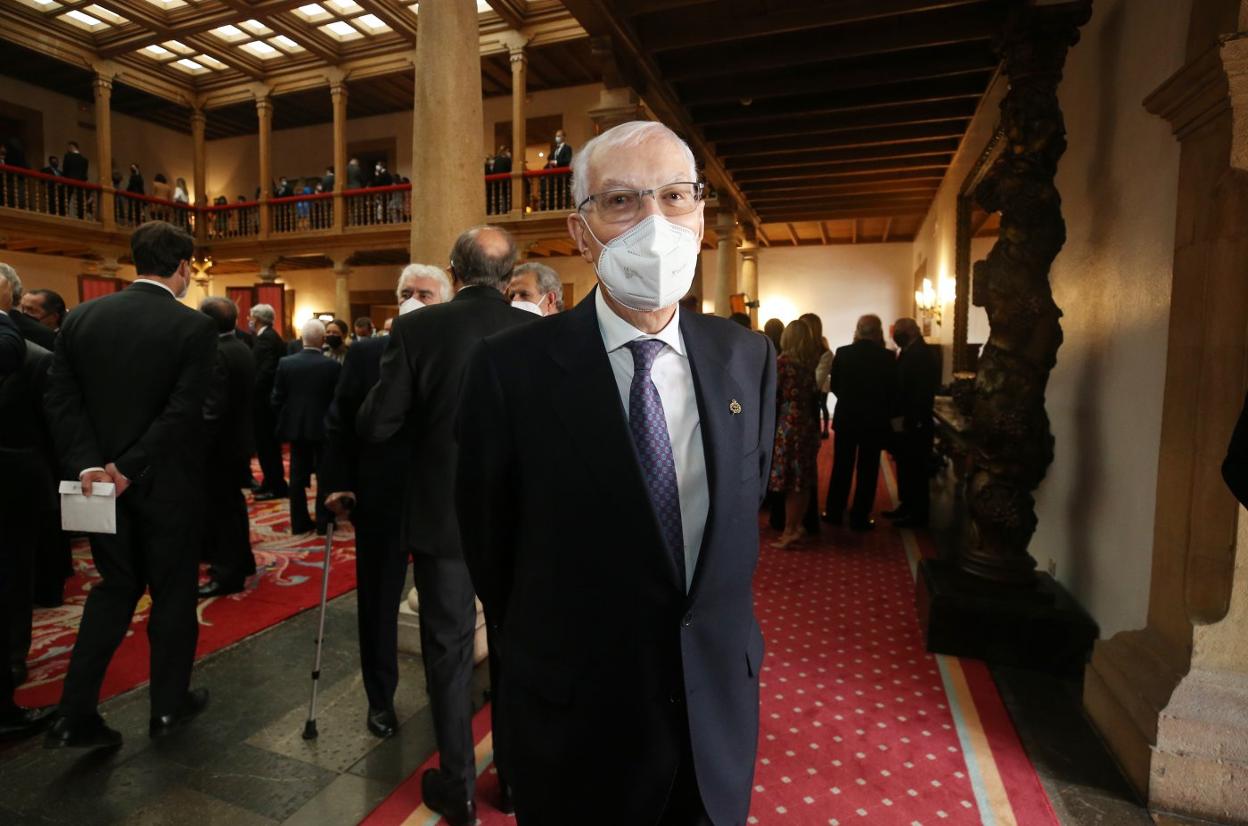 Víctor García de la Concha, en el hall del Reconquista. 