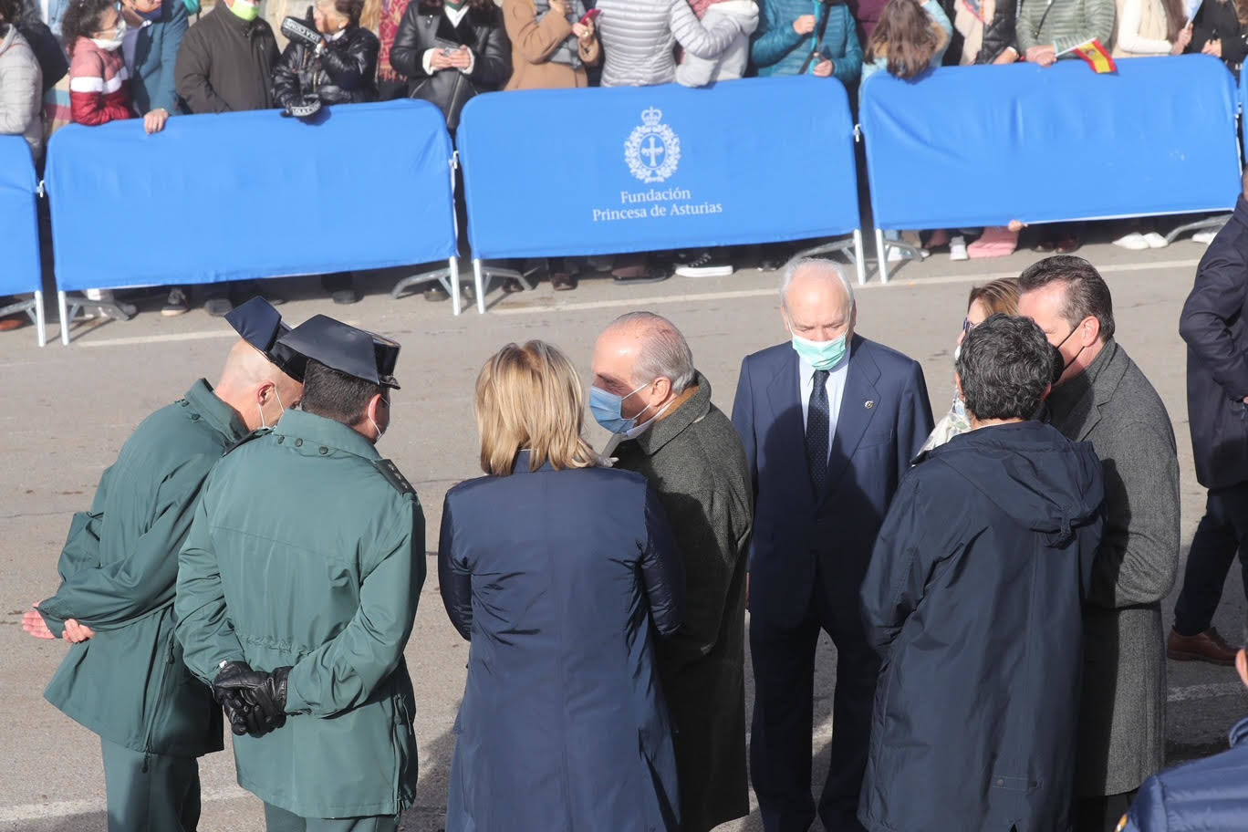 Fotos: Gran ambiente en Santa María del Puerto para recibir a la Familia Real