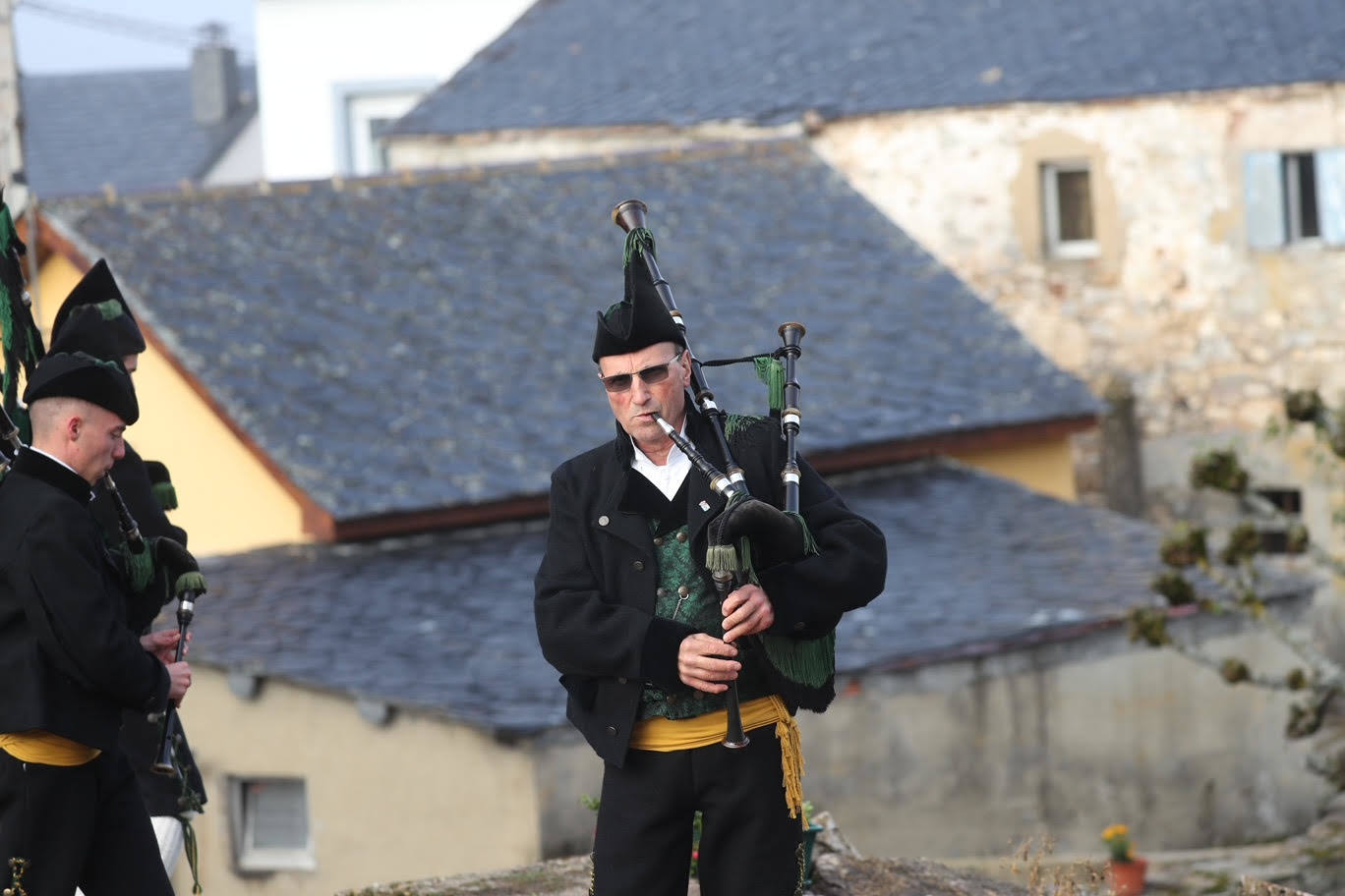 Fotos: Gran ambiente en Santa María del Puerto para recibir a la Familia Real
