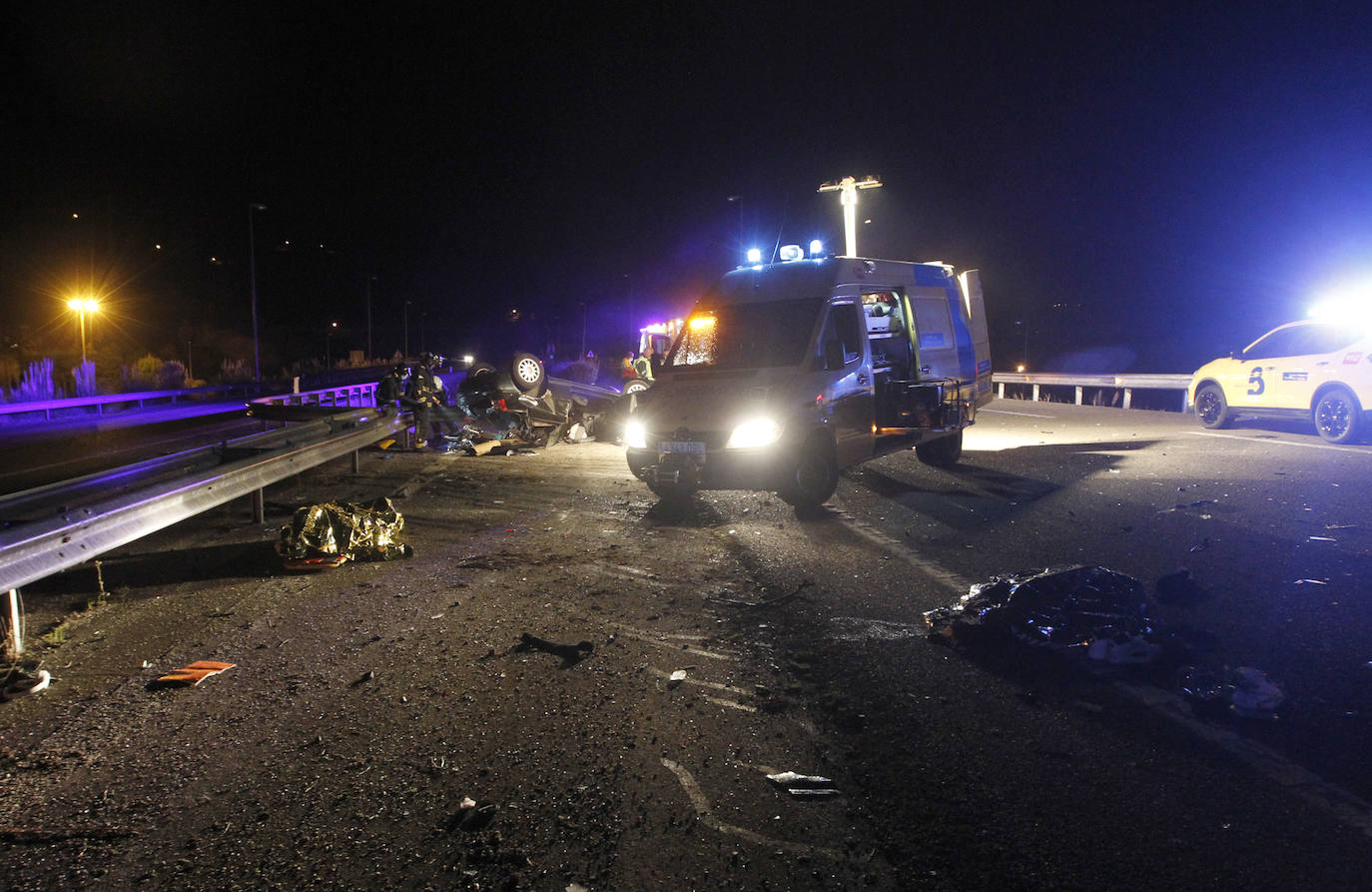 El suceso, que ha obligado a desviar el tráfico, se ha producido en el carril sentido Gijón, a la altura del desvío de Rodiles.