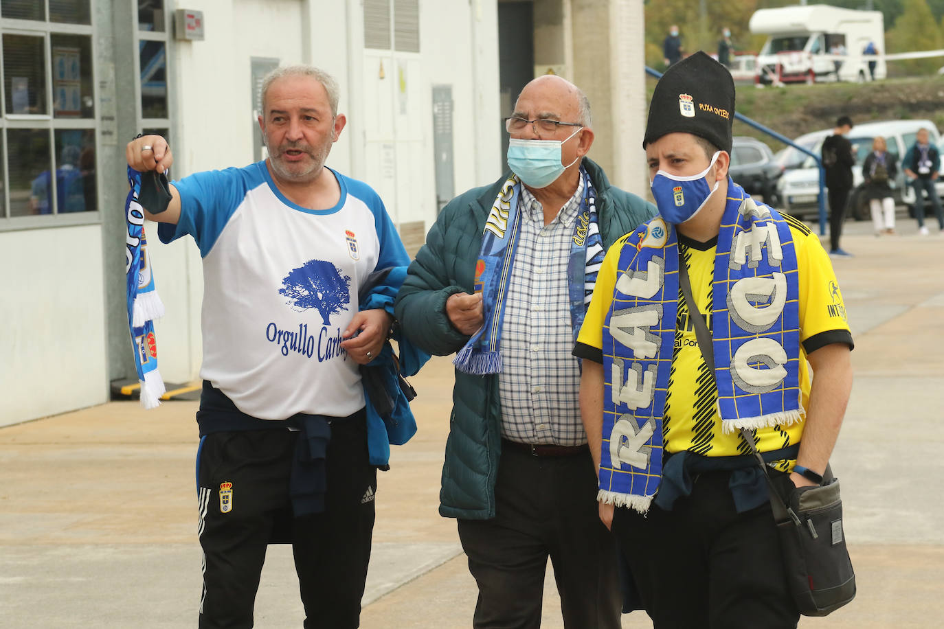 Fotos: Así ha vivido la afición del Real Oviedo el partido en Ponferrada