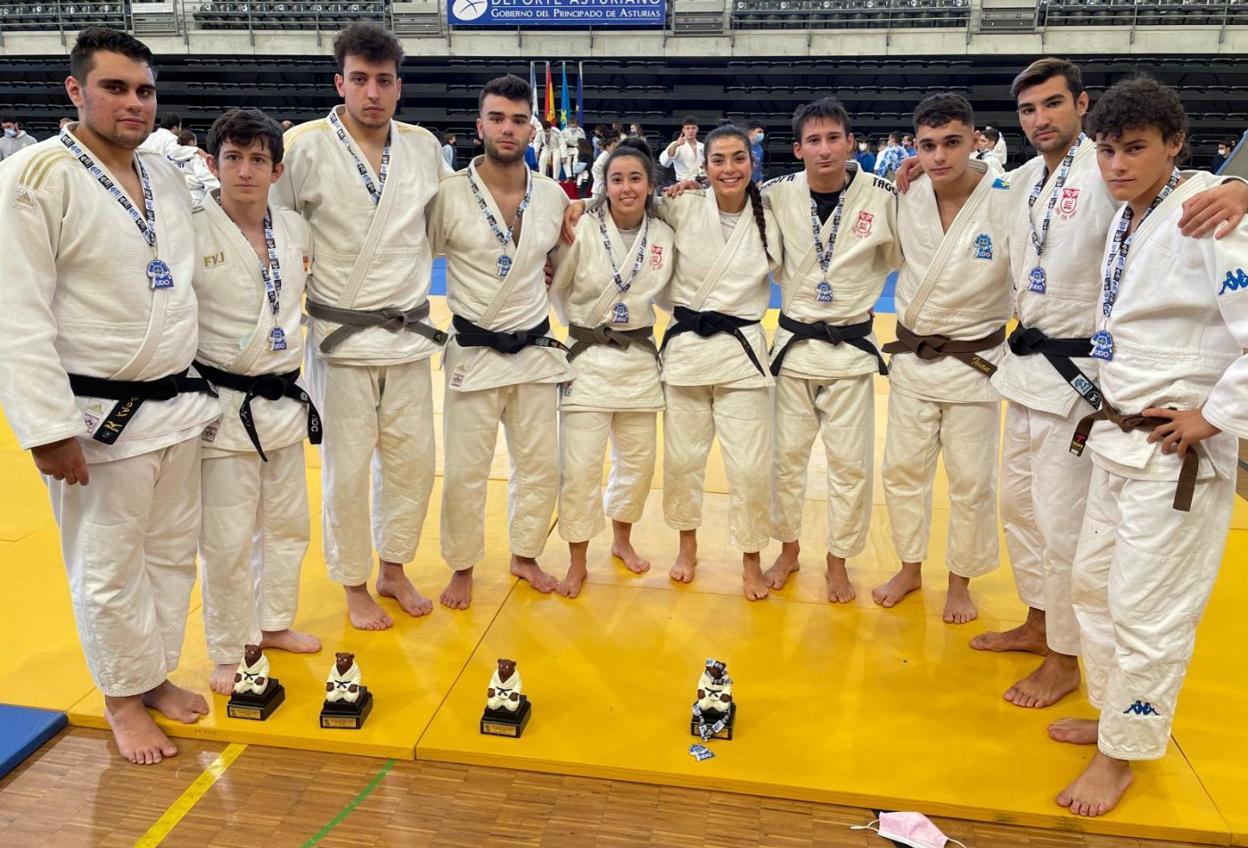 El anfitrión Judo Avilés lideró el medallero del Campeonato de Asturias en El Quirinal. 